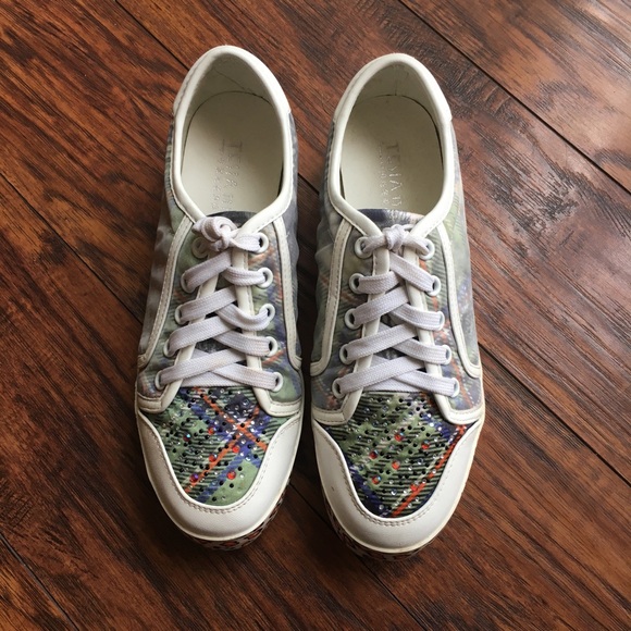 Tesia Women’s Designer Sneakers, Sz: 7 (23.5) - Picture 2 of 8